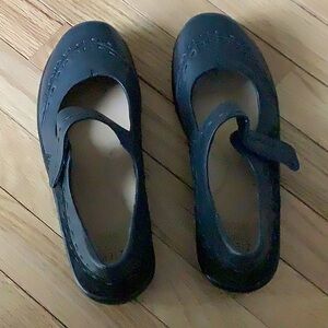 Brand new Ziera Super Support woman’s shoes. Size 40 navy